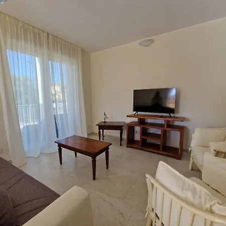 Donna Luisia - Wi-fi, Parcheggio Privato, Aria Condizionata