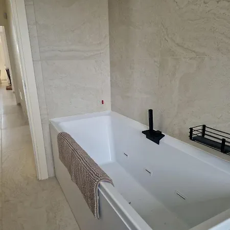 Apartamento Donna Luisia - Wi-fi, Parcheggio Privato, Aria Condizionata